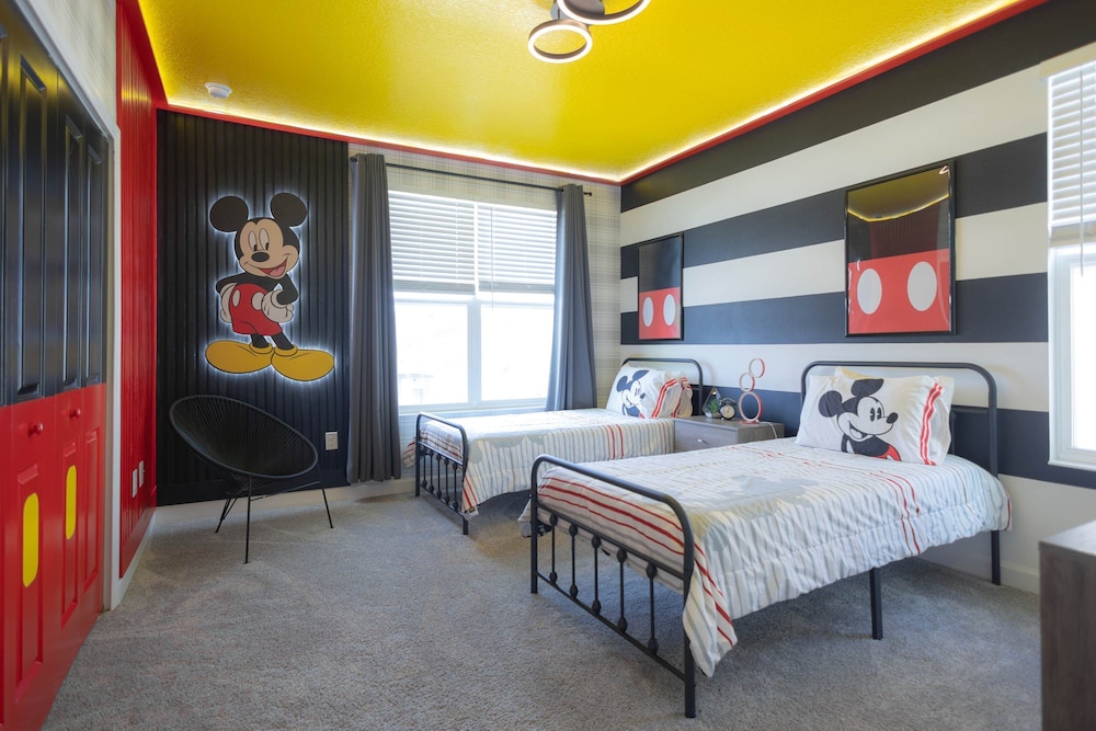 Fantasy Stay in 5 bed at Storey Lake