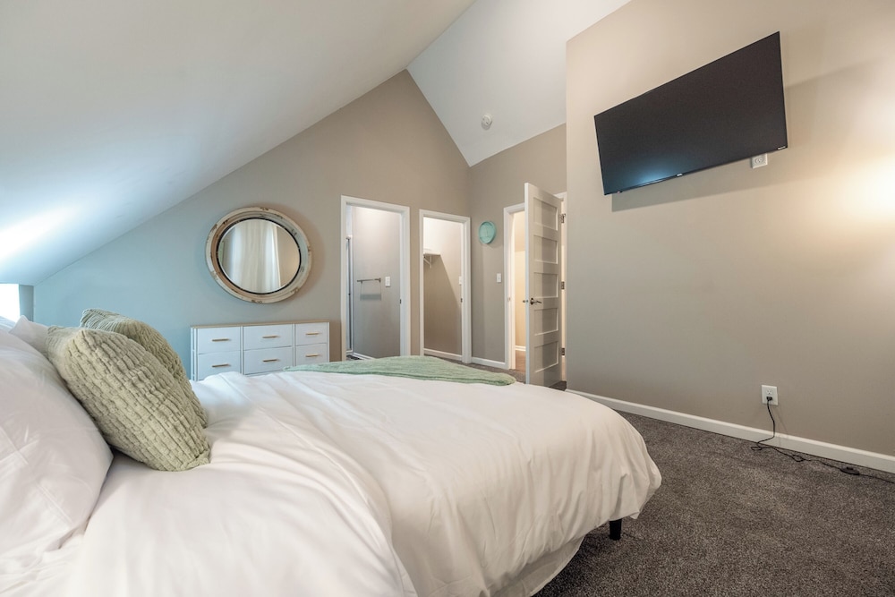 Unwind. Entertain. Explore. : Downtown Indy