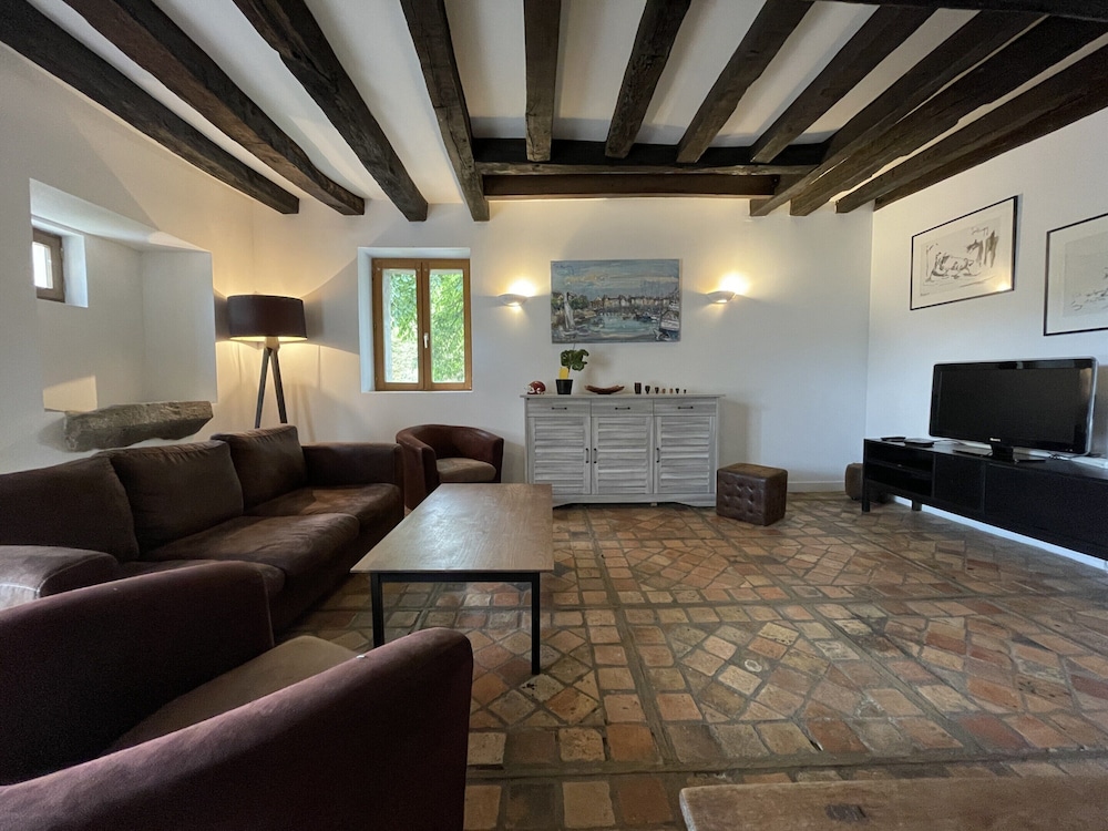 Relaxing Nature Stay in Thoree-les-pins