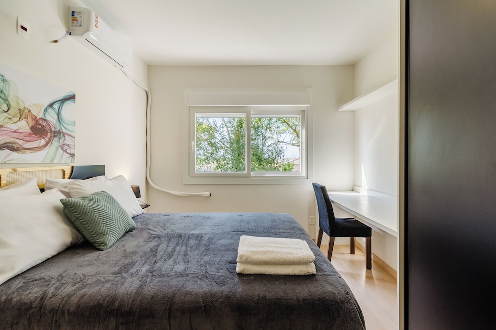 Cozy and Well-located Apartment in POA - Rfa303