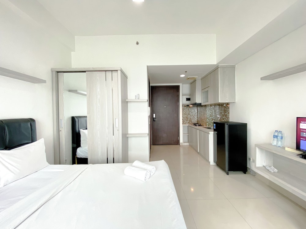 White Toned Studio At Lrt City Bekasi Apartment