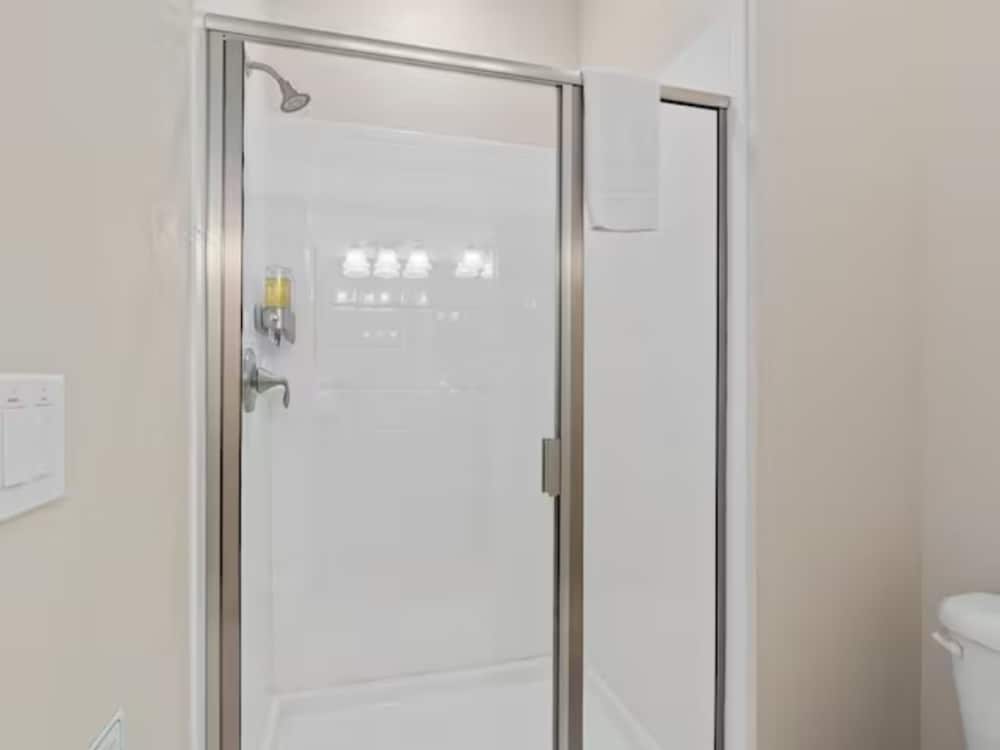 Free Amenities Spacious Home King Beds
