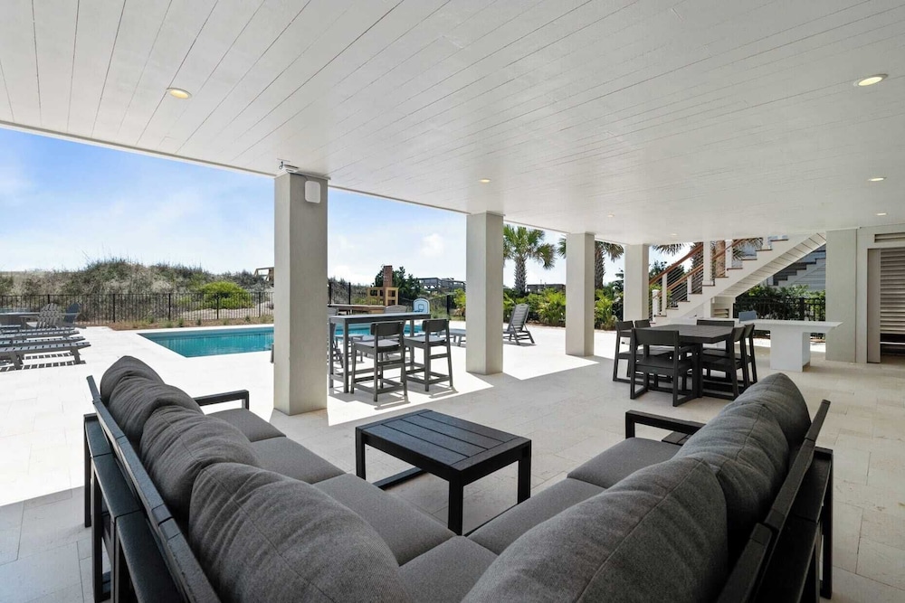 712 Ocean Blvd by Avantstay New Construction w/ Pool, Game Zone, Private Beach Access, and Oceanfront Views