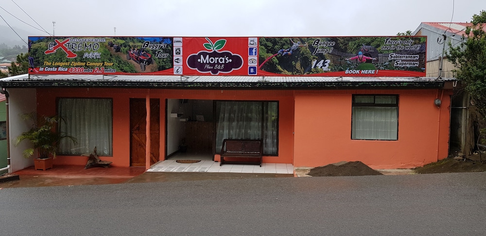 Moras Place B&B - Hostel