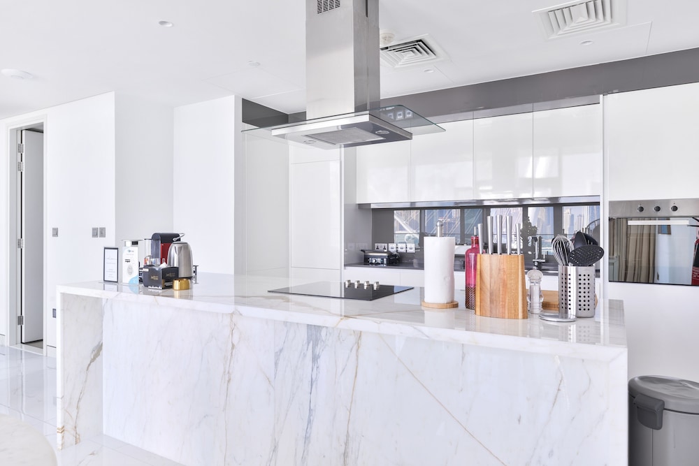 Stylish 2BR on Bluewaters Island photo 2