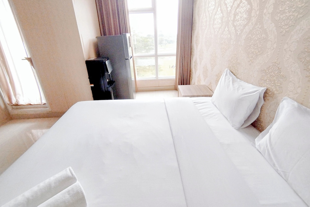 Comfy And Classic Studio At Grand Sungkono Lagoon Apartment