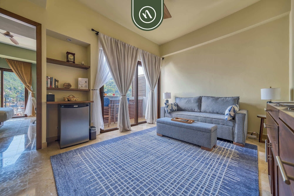 Tasteful Condo Near Romantic Zone - Pool