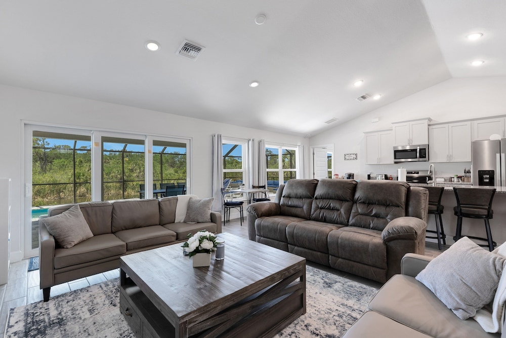 New Poolside Home in South Gulf Cove! Beaches Boca Grande, Manasota, Siesta Key & Venice