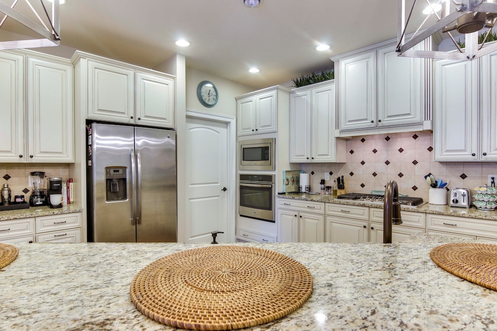 Shuttle to Beach: Ocean View Home w/ Patio