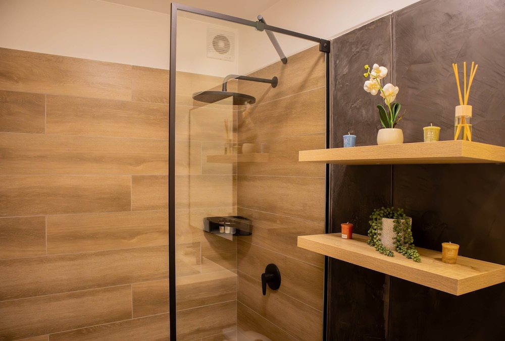 w Remarkable 1BR in San Isidro