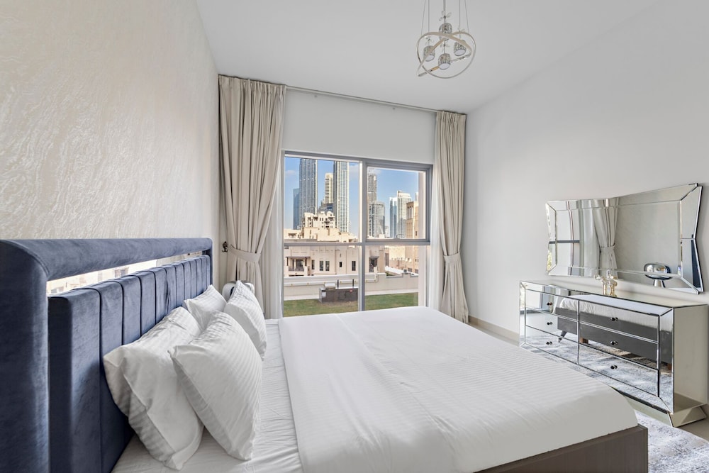 2BR 202 Bellevue Tower 1