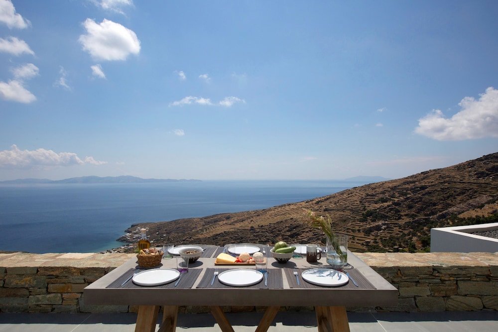 Houses G Y in Kardiani Tinos