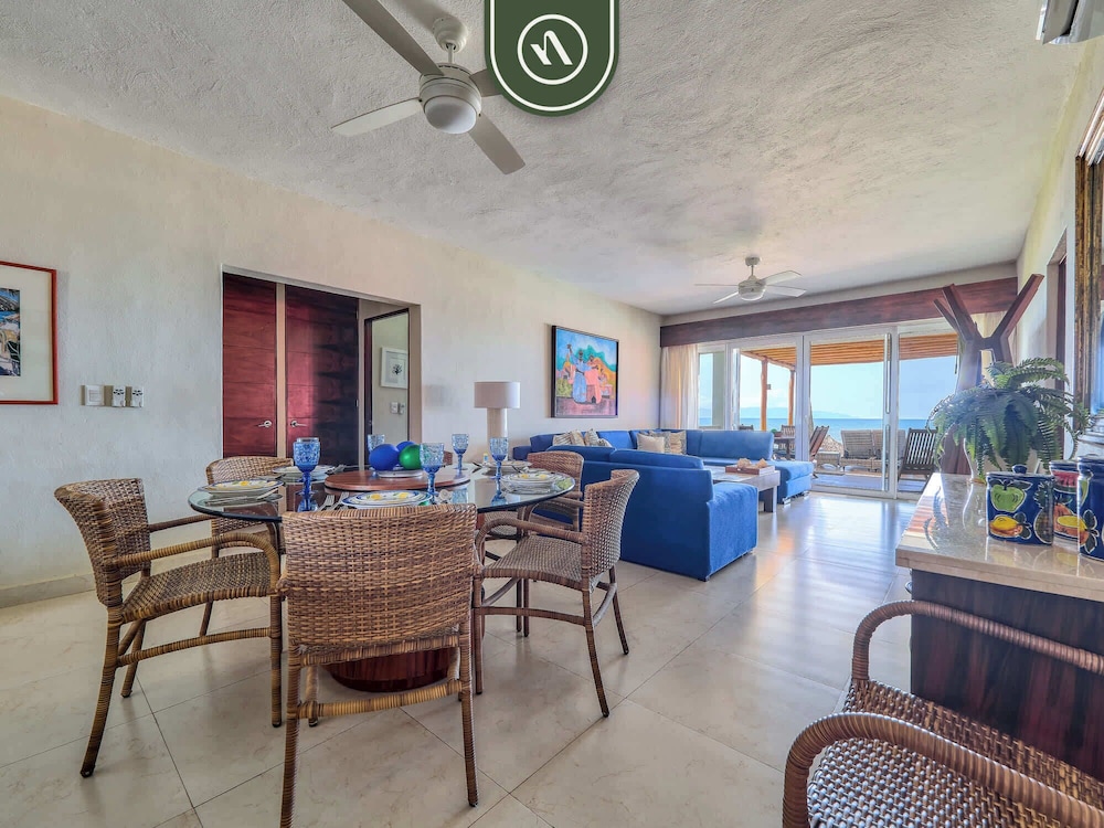 Oceanview 4 BR Condo - Pool - Beach - Terrace