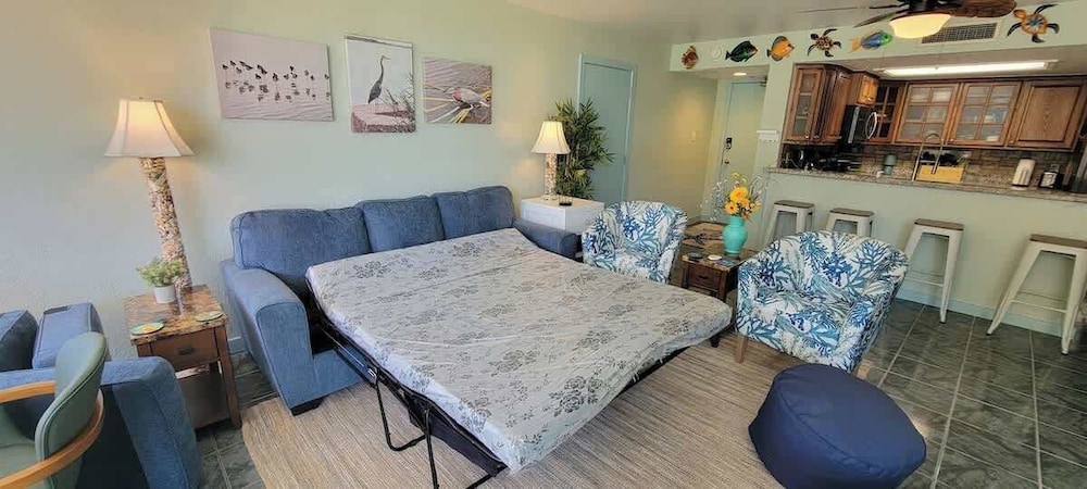 Beachfront Hotspot - New Furnishings - Pool - 1st Floor