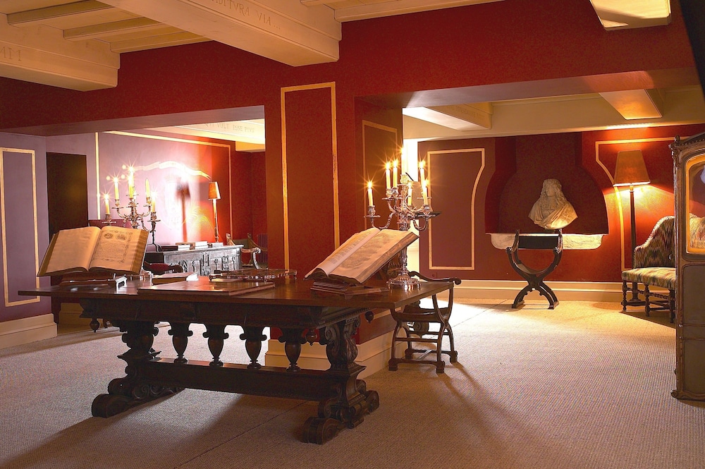 Château La Tour Carnet - B.Magrez Luxury Wine Experience