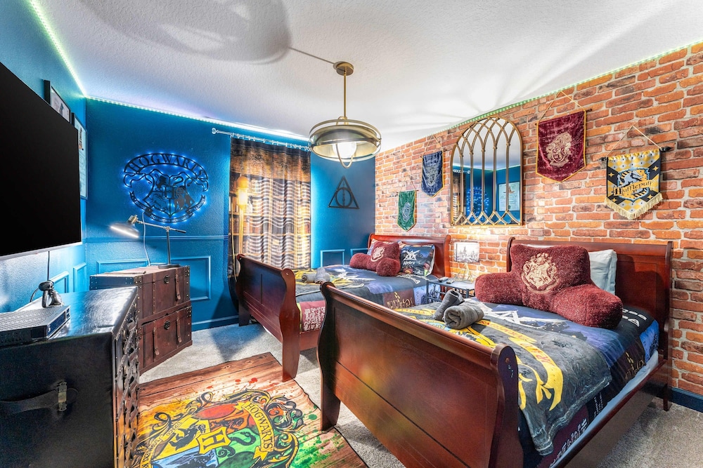 Private Disney Oasis With Pool Hot Tub Ps5 and Modern Amenities