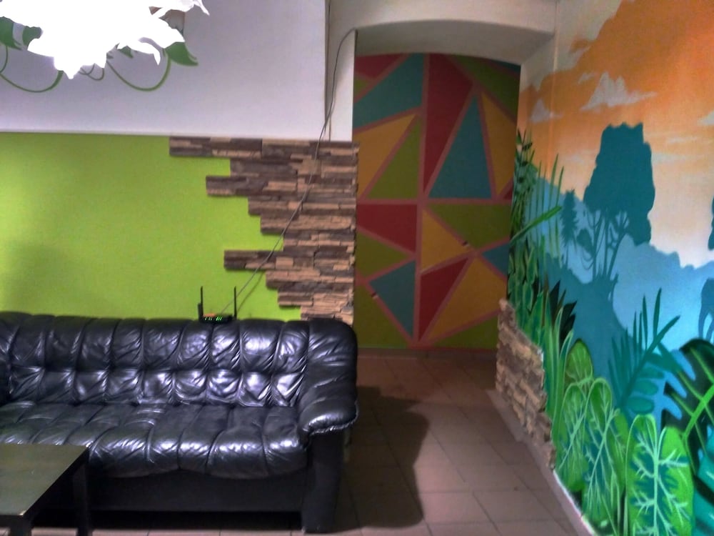 JUNGLE - Hostel