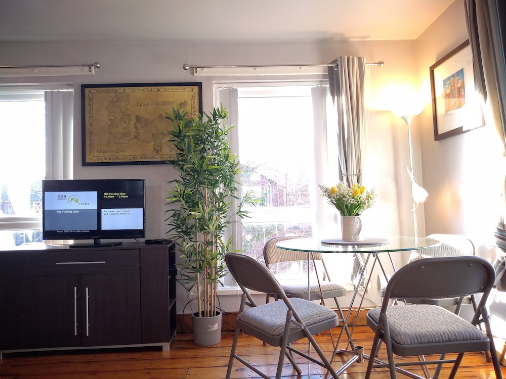 Perfect City Center Location, Parking, 4 Beds