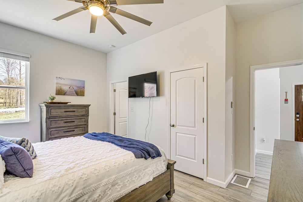 Cumberland Lake Retreat: Furnished Deck & Grill!