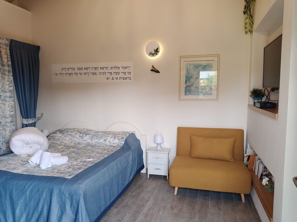 Nuriel Fruit & Guest House