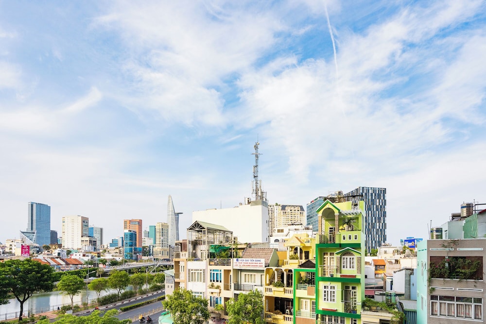 Otis Millennium Saigon Balcony Apartment