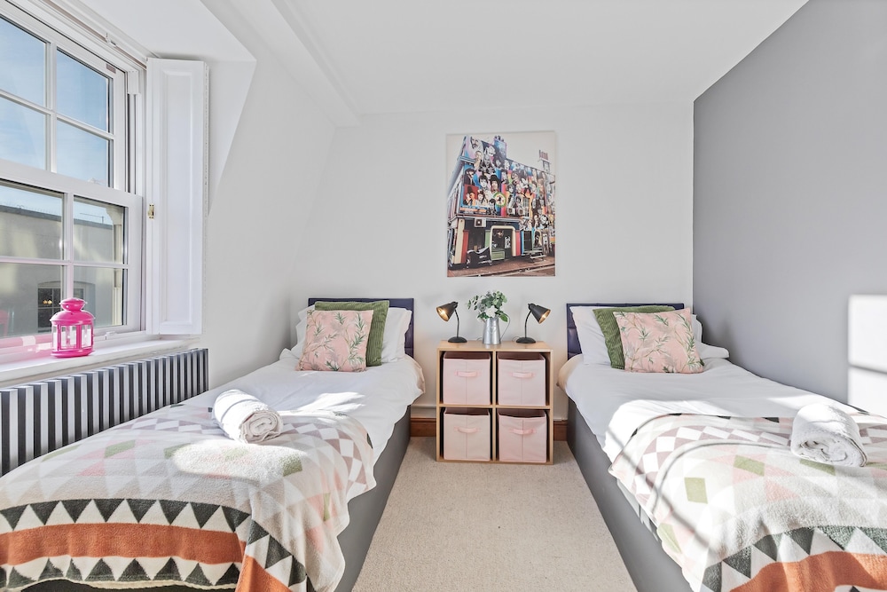 Pebble Mews House | By My Getaways | Parking for one small car