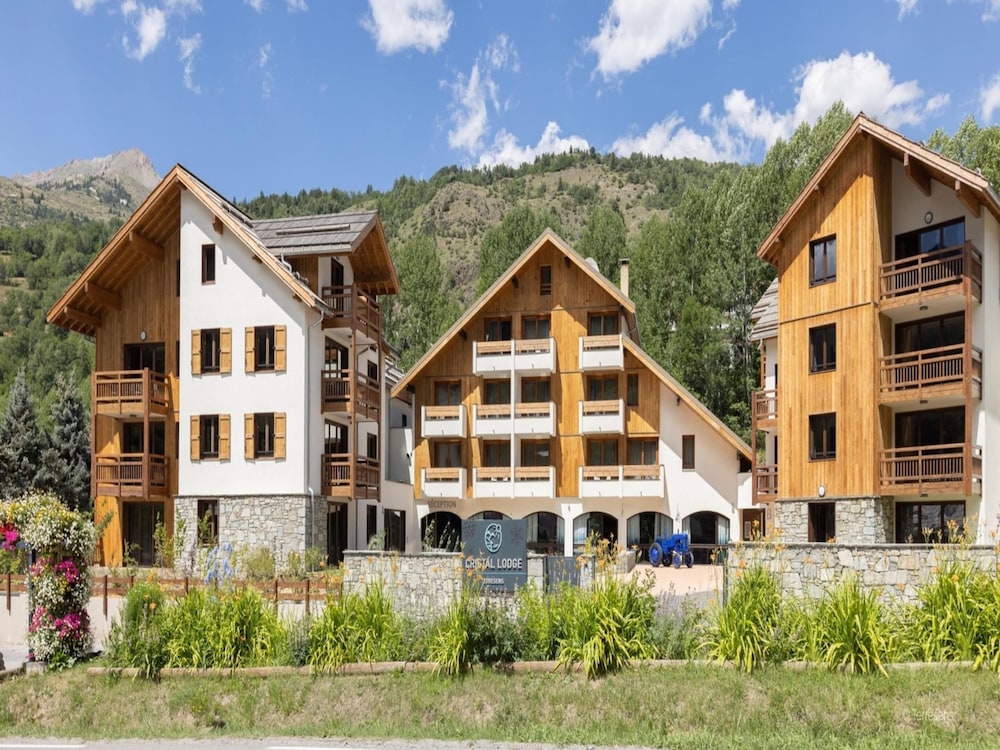 Chalet in Chantemerle With Family Amenities