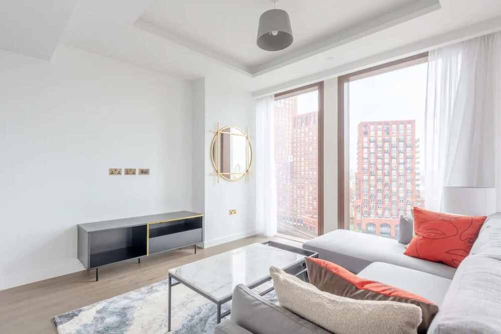 Luxurious 2BD Flat by the River Near Vauxhall