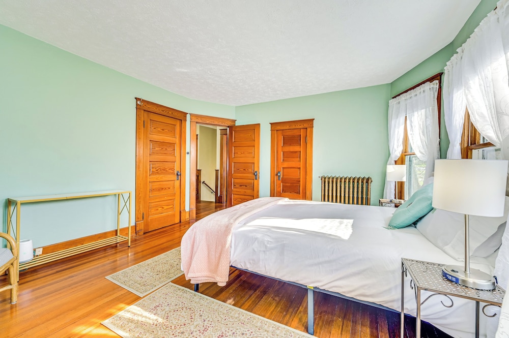 Dog-friendly Atlantic Farmhouse w/ Spacious Yard!