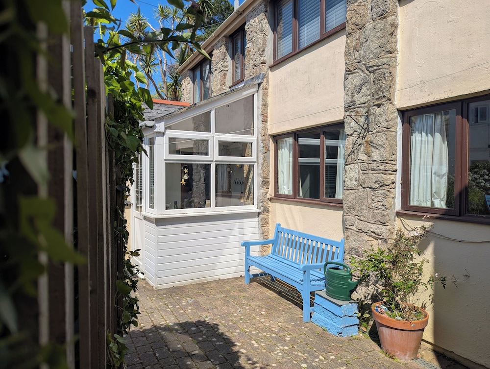 The Old Barn Near St Ives - Rustic Charm & Space