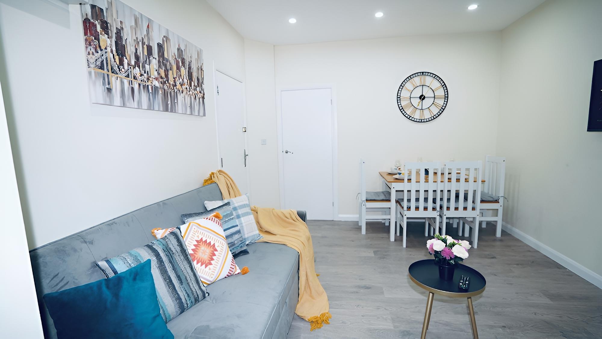 F3 Cranbrook Stunning Apt Free Parking view 4