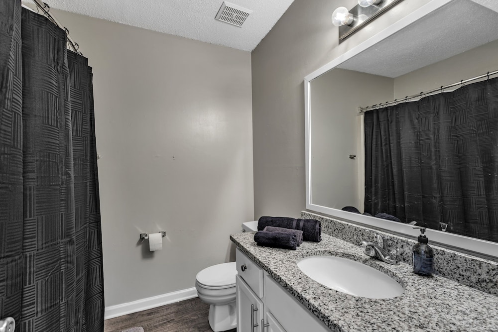 King 2BR Suite in Research Triangle Park