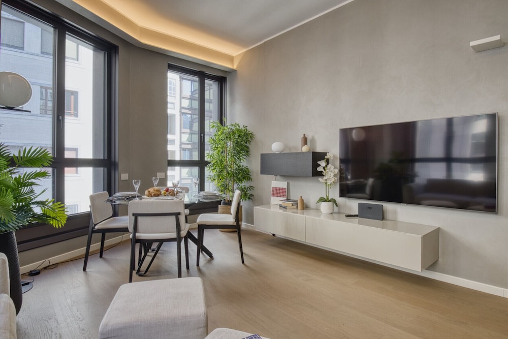 San Babila Central Tower by Rentopolis - High-end 1bdr with panoramic terrace overlooking Duomo