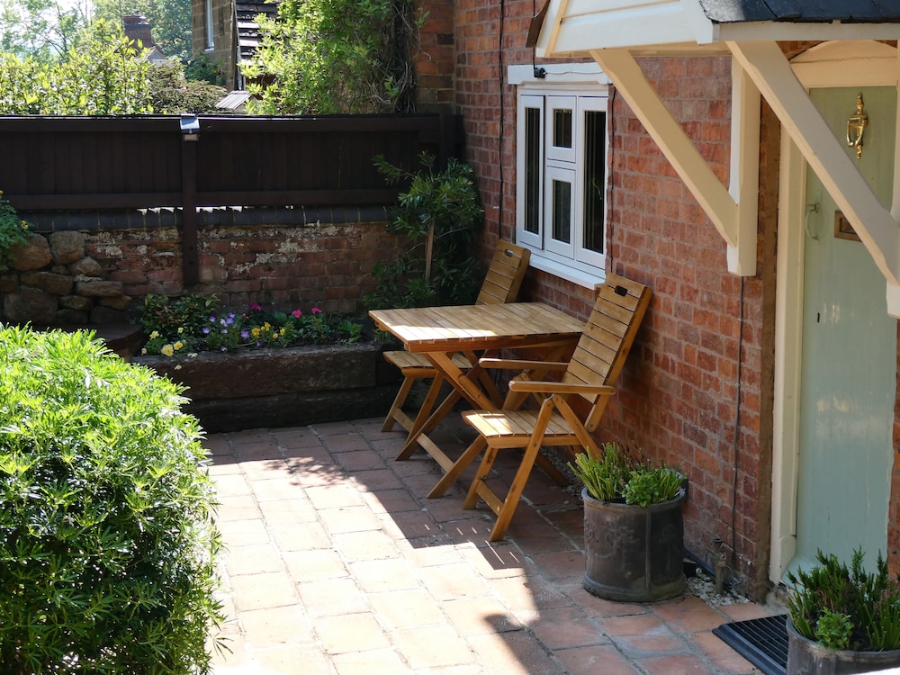 Fab 2 Bed Cotswolds Cottage With Private Courtyard view 5