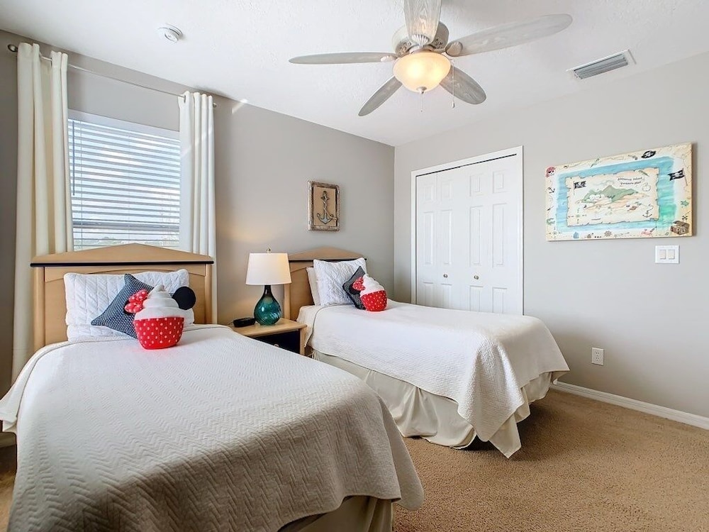 Spacious 5br Home W/ Private Pool+spa In Scenic Davenport Location 5 Bedroom Villa