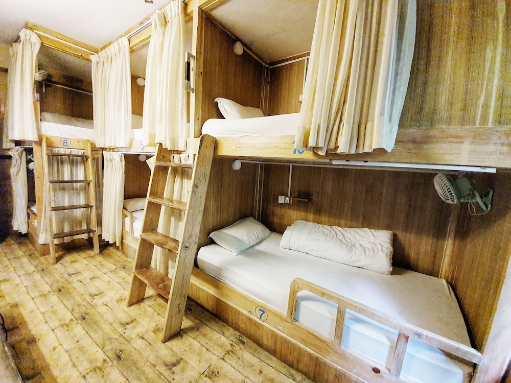 Hotel Forest Lake Backpackers' Hostel