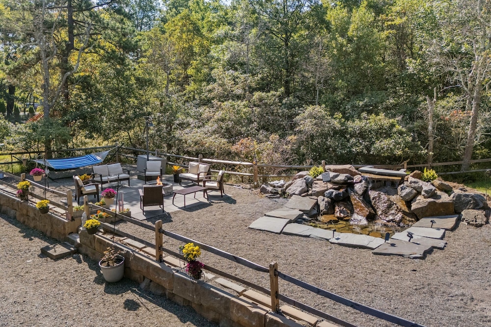 The Bigwood Cabin by Avantstay Hot Tub Firepit Pool Table Private Yard