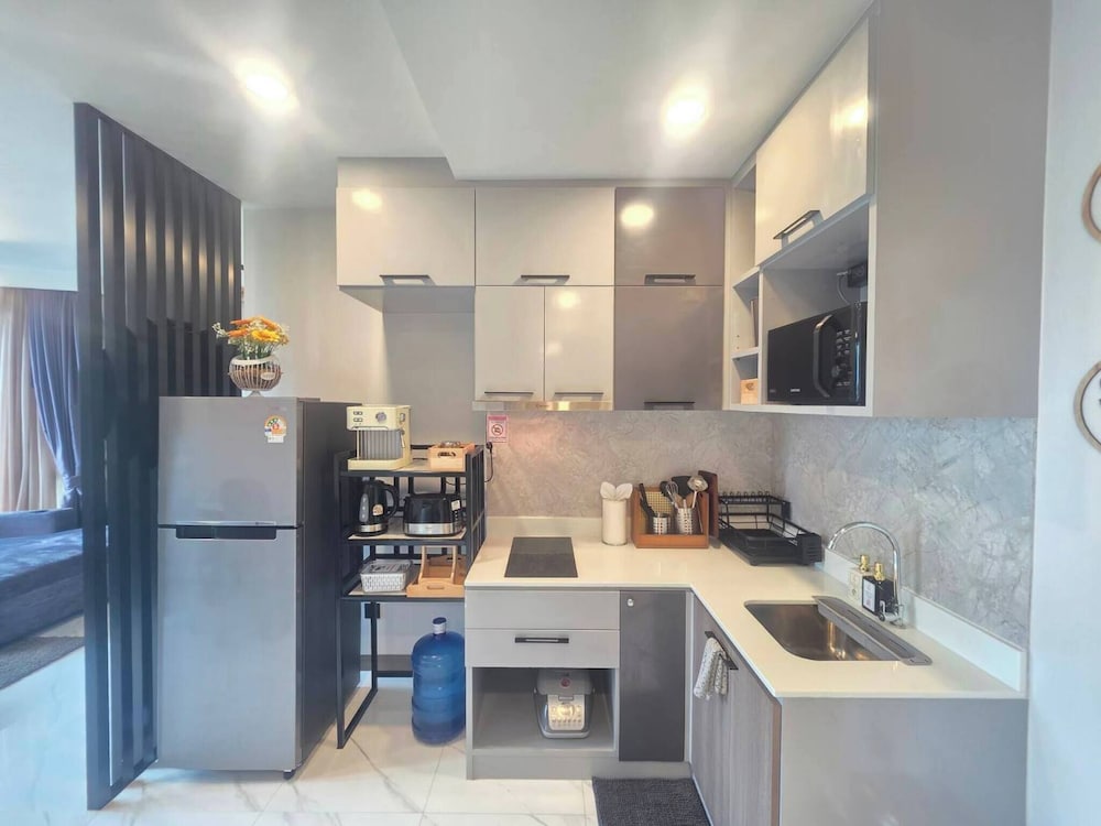 Room-a305 - 1 Bdr Condo With Sea View, A