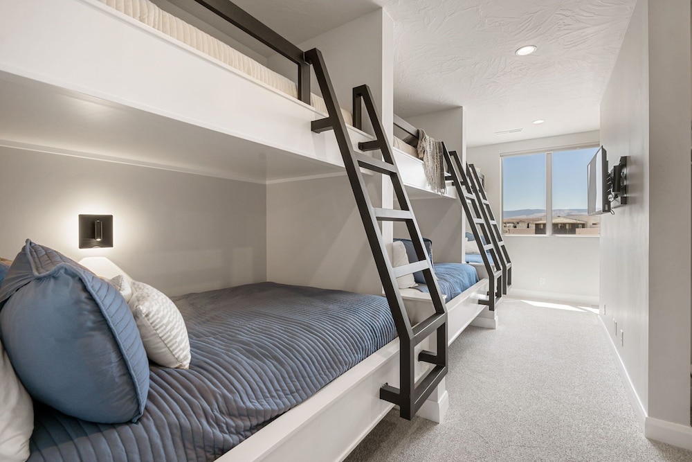 The Crash Pad 5 Bedroom Townhouse