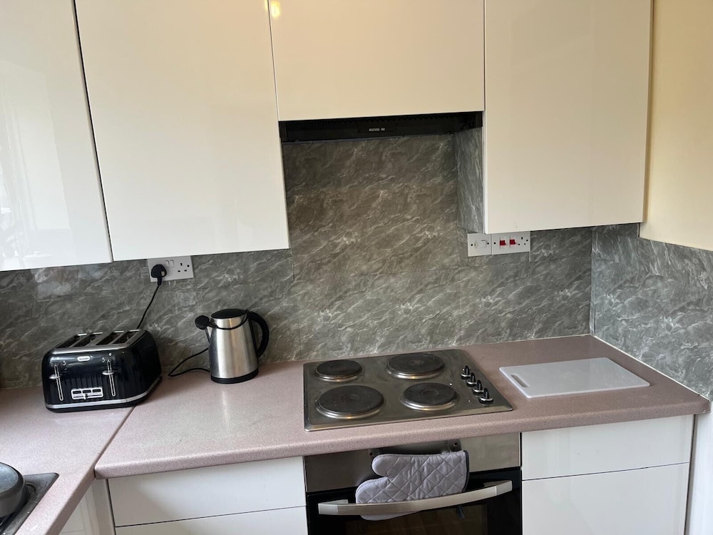 Enfield City Apartment Retreat