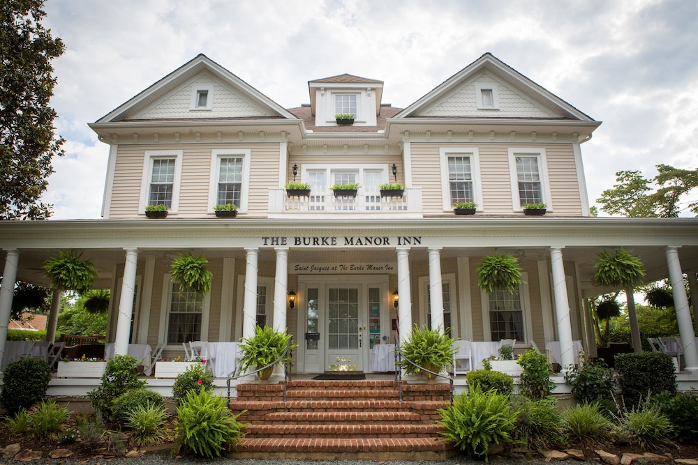 Hotel Burke Manor Inn