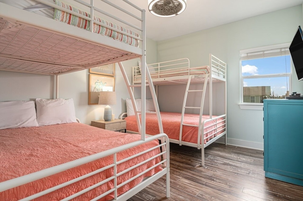 Chillax Inn 3 Bedroom Home by RedAwning