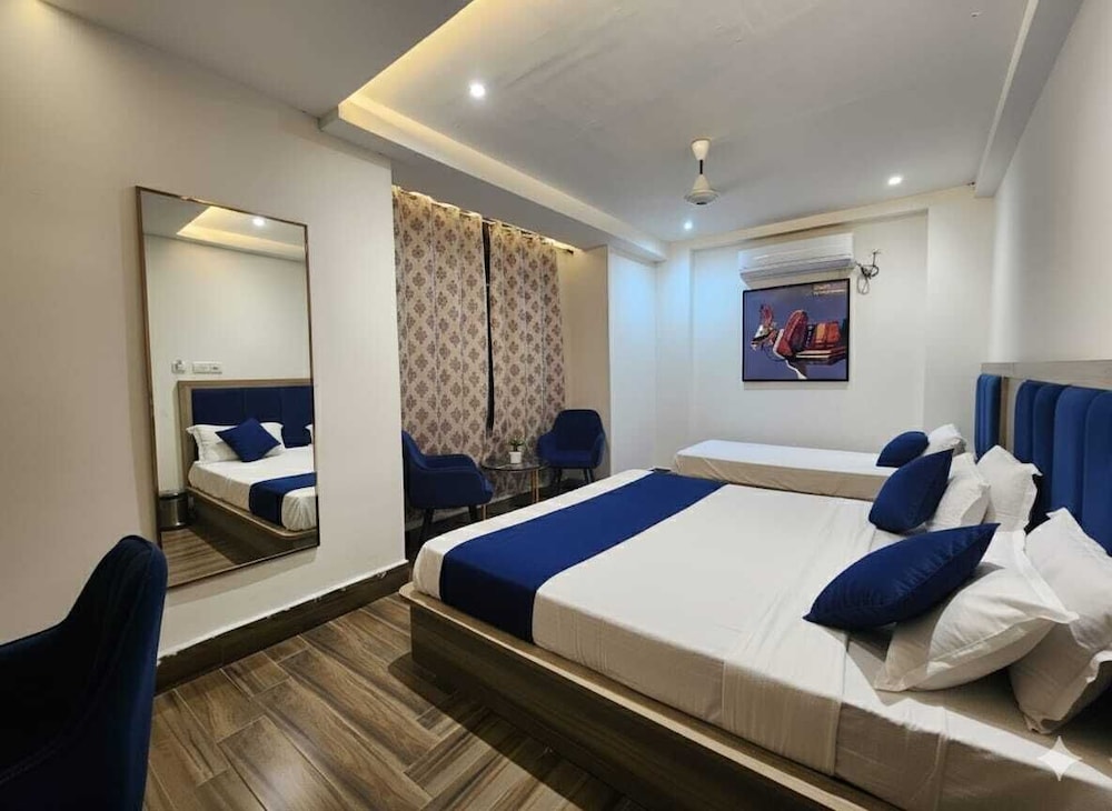 Lakhdatar Hotel