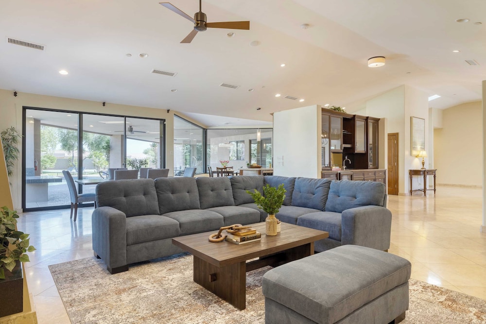 Luxe Scottsdale Oasis With Pool, Hot Tub, Firepit and Outdoor Lounge Avantstay