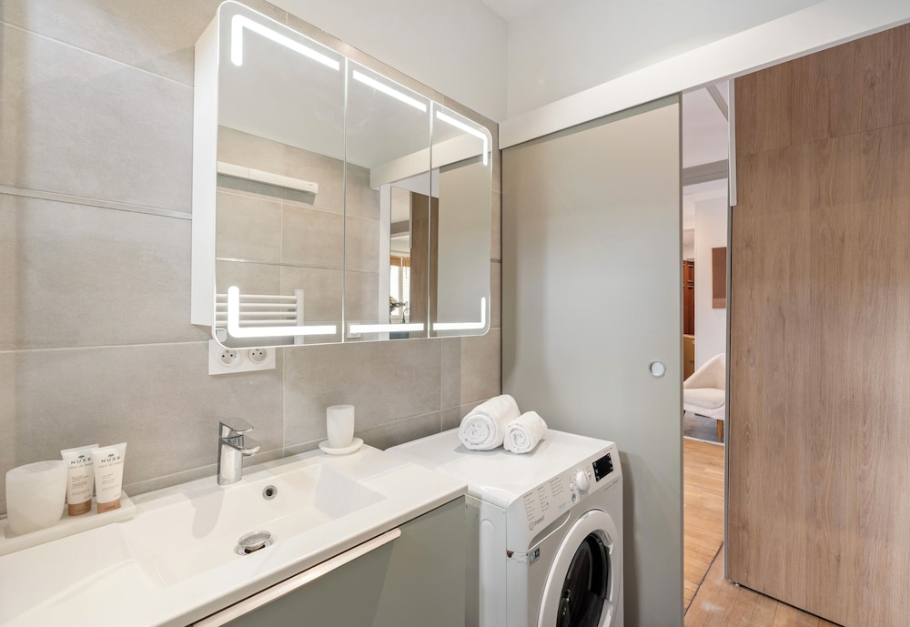 1536 Daumesnil