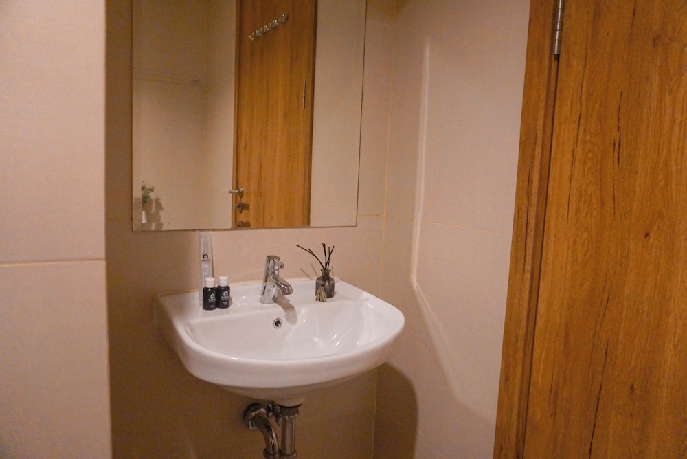 Cozy Studio Apartment At LRT City Jatibening