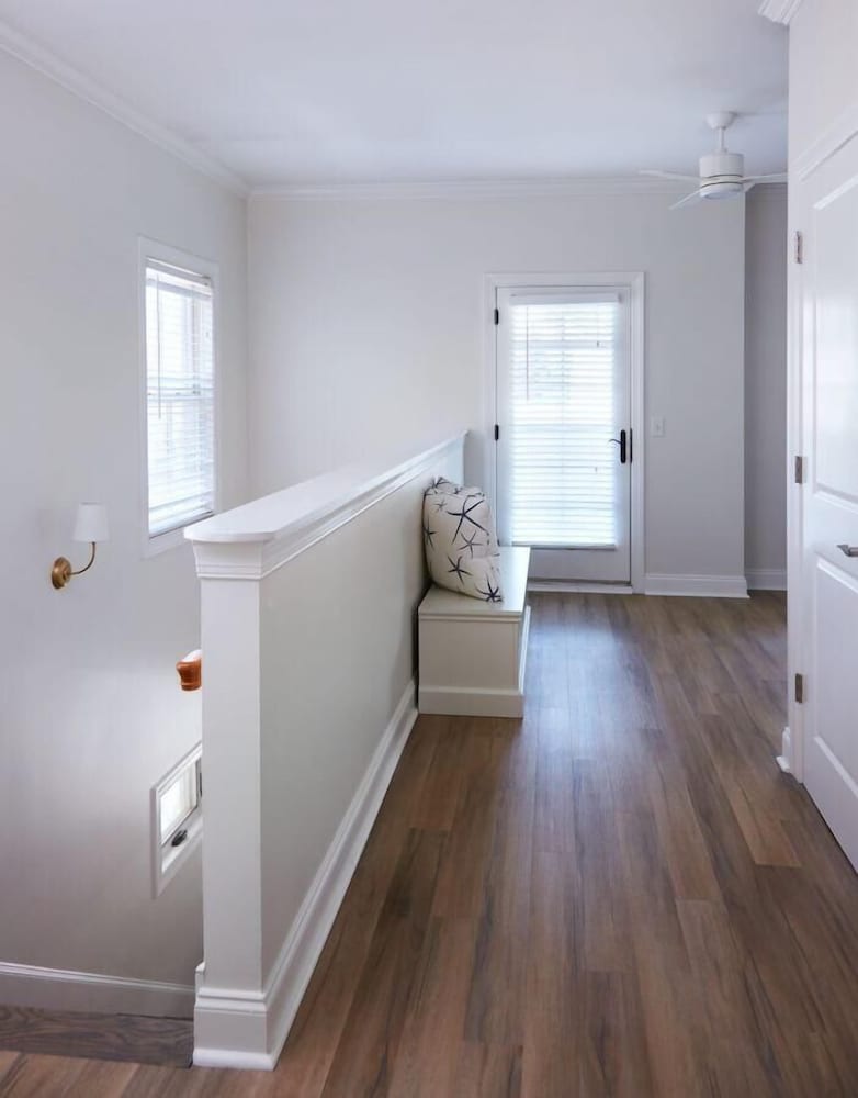 May River Breeze! 3-story Townhouse in Old Town's Promenade