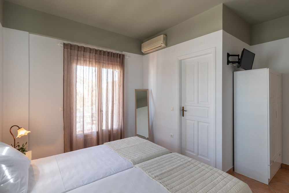 OLIVAS ROOMS photo 5