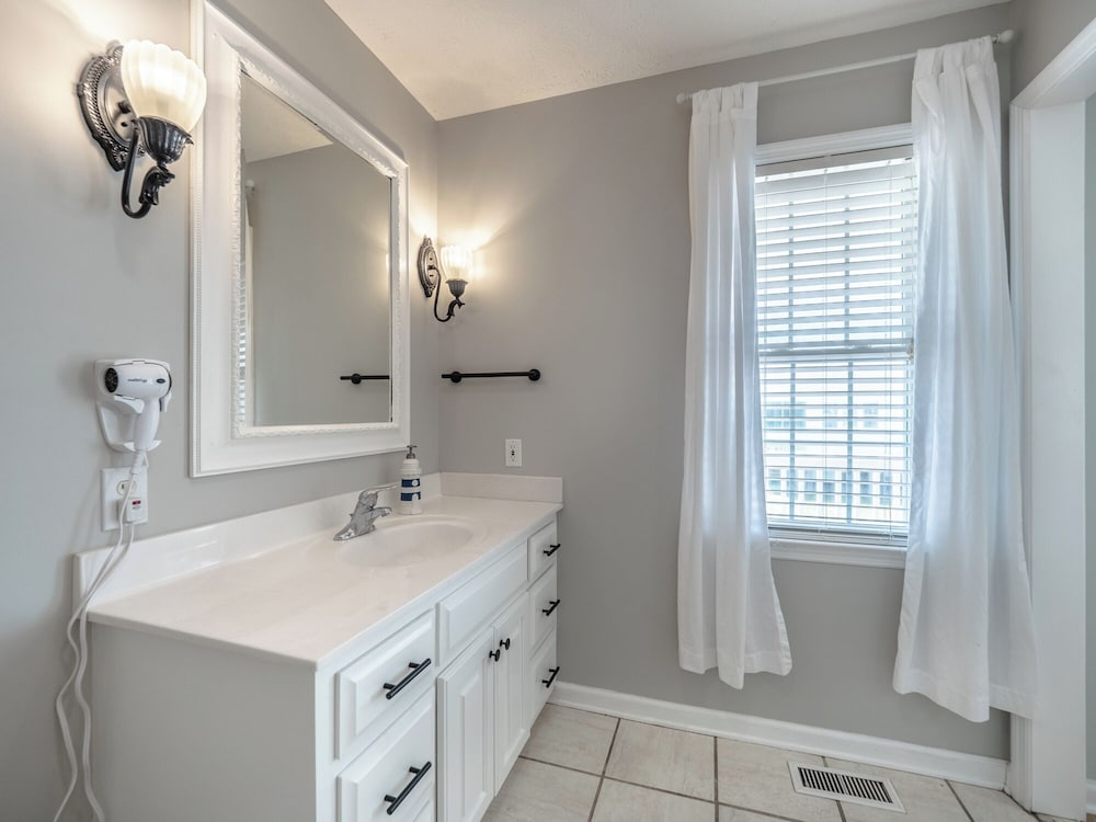 Skipper's Hideout by Topsail Realty
