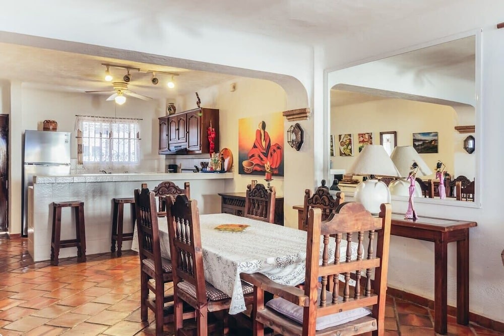 Ocean View 2Br Condo-balcony-beach-pool - 604